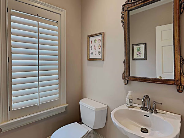 Elegant Beach retreat in Pawleys Island 5-Bedroom Steps to Beach